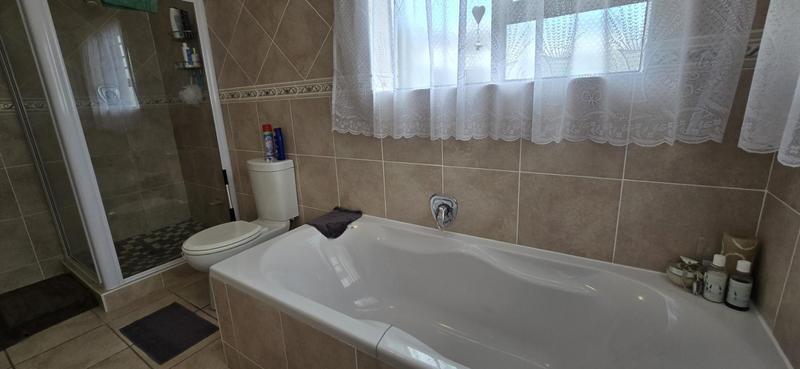 3 Bedroom Property for Sale in Fraaiuitsig Western Cape